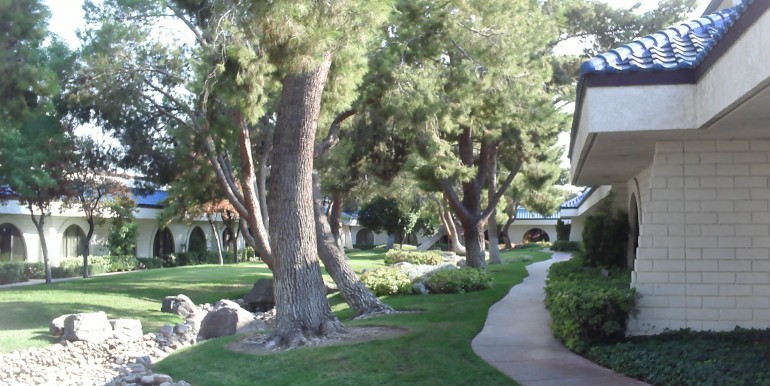601 Rancho courtyard 003