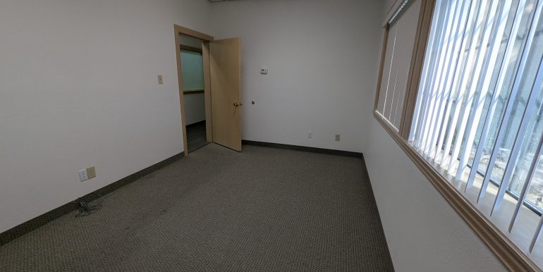 PXL_20251105_180956939.RAW-01.COVER